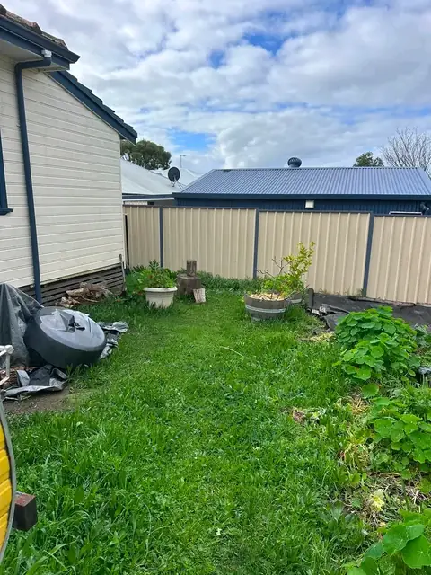 Mown lawns and tidy garden beds at a Margaret River town property (8 of 11)